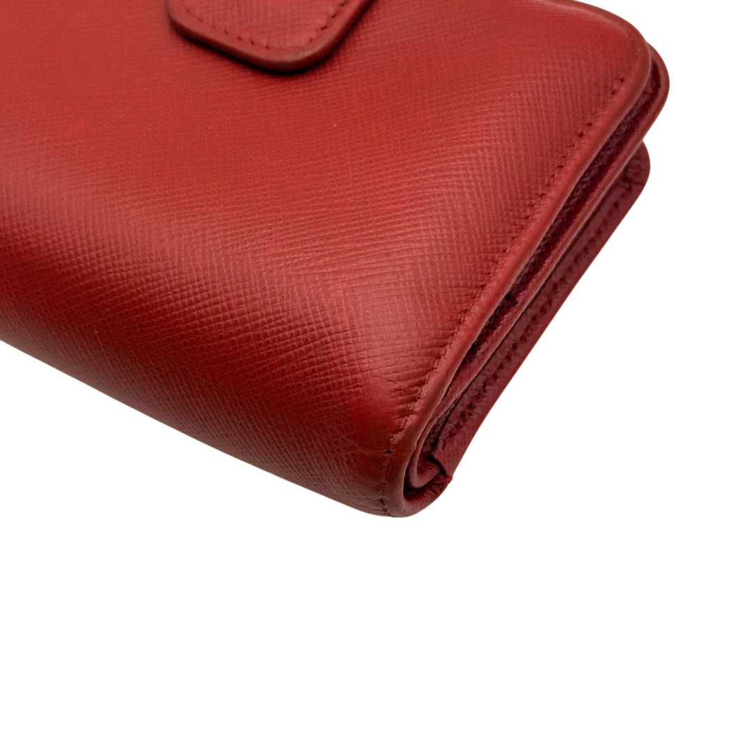https://cdn.shopify.com/s/files/1/0564/9376/8855/files/Prada_Geldbeutel_Zip_auf_Saffiano_Leder_rot_9.webp?v=1784243609