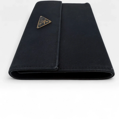 https://cdn.shopify.com/s/files/1/0564/9376/8855/files/Prada_Geldbeutel_aus_Nylon_schwarz_vintage_wallet9778.webp?v=1758649691