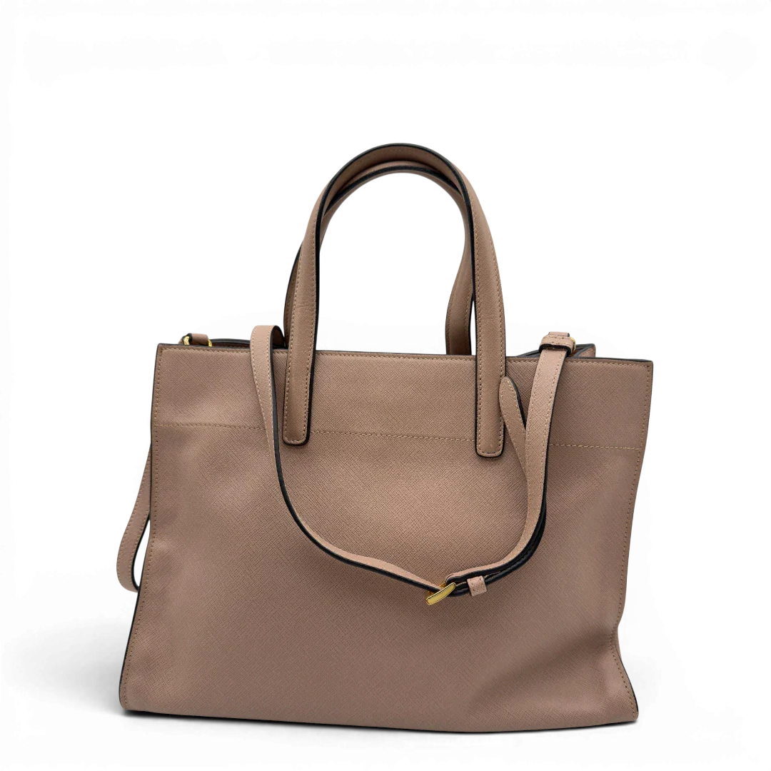 https://cdn.shopify.com/s/files/1/0564/9376/8855/files/Prada_Handtasche_Galleria_aus_Saffiano_Leder_rosa_vintage8434.webp?v=1780485818