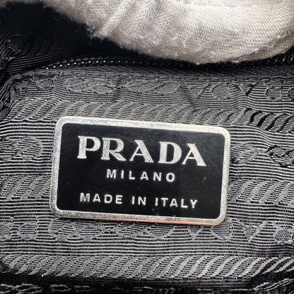 https://cdn.shopify.com/s/files/1/0564/9376/8855/files/Prada_Handtasche_Nylon_schwarz1745.webp?v=1759408443