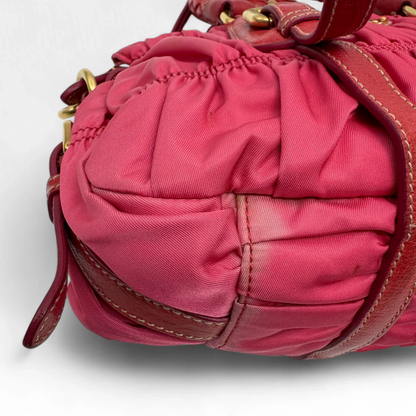https://cdn.shopify.com/s/files/1/0564/9376/8855/files/Prada_Handtasche_Pocono_aus_Nylon_pink_second_hand_designer_handbag3387.webp?v=1757505483