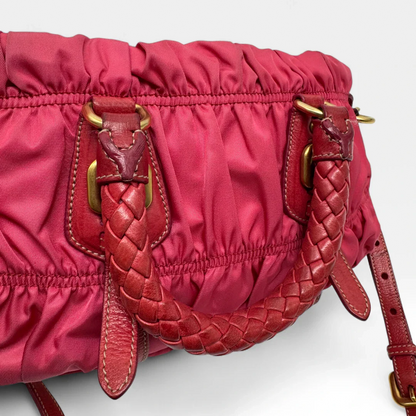 https://cdn.shopify.com/s/files/1/0564/9376/8855/files/Prada_Handtasche_Pocono_aus_Nylon_pink_second_hand_designer_handbag3394.webp?v=1757505484