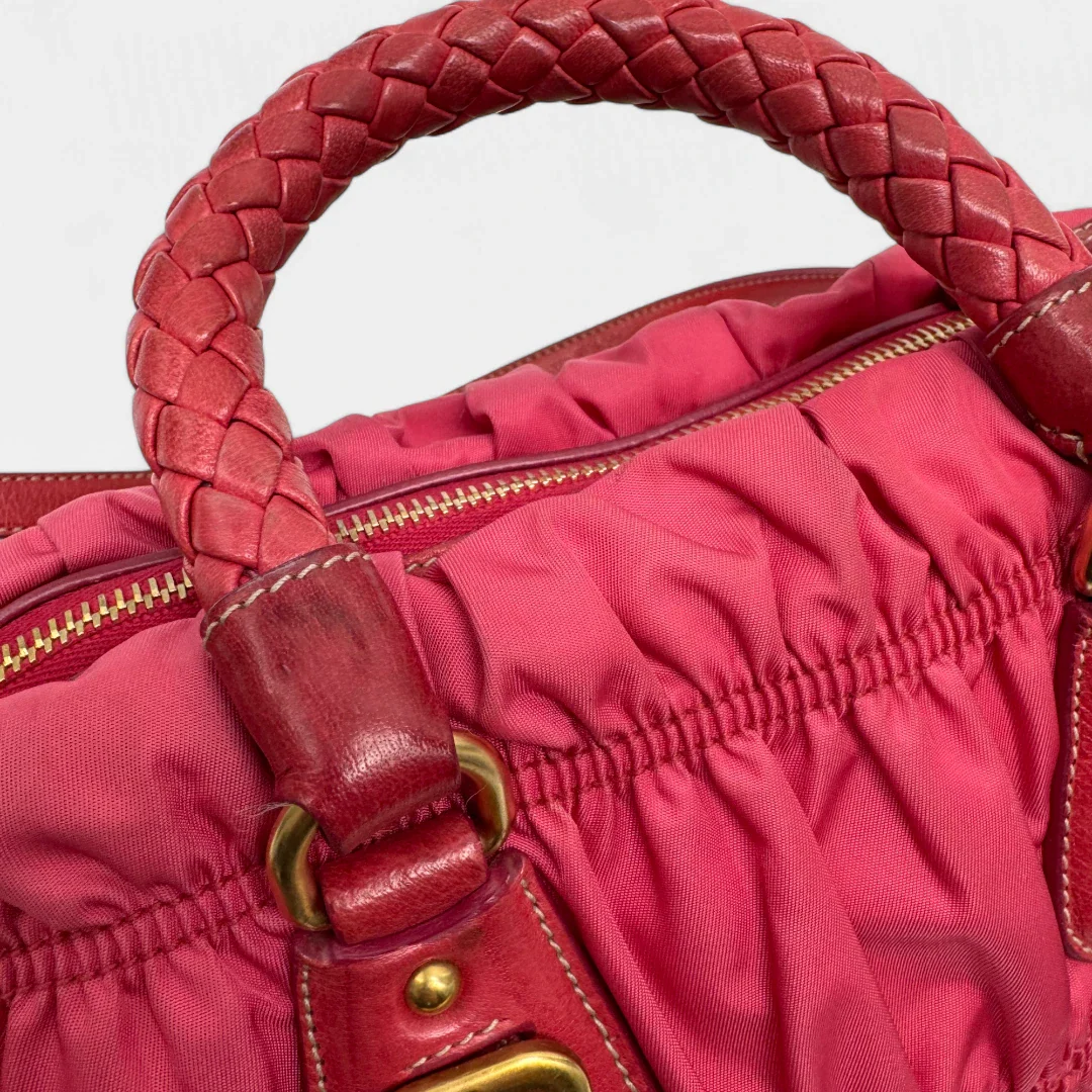 https://cdn.shopify.com/s/files/1/0564/9376/8855/files/Prada_Handtasche_Pocono_aus_Nylon_pink_second_hand_designer_handbag3397.webp?v=1757505484