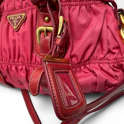 https://cdn.shopify.com/s/files/1/0564/9376/8855/files/Prada_Handtasche_Pocono_aus_Nylon_pink_second_hand_designer_handbag3398.webp?v=1757505484