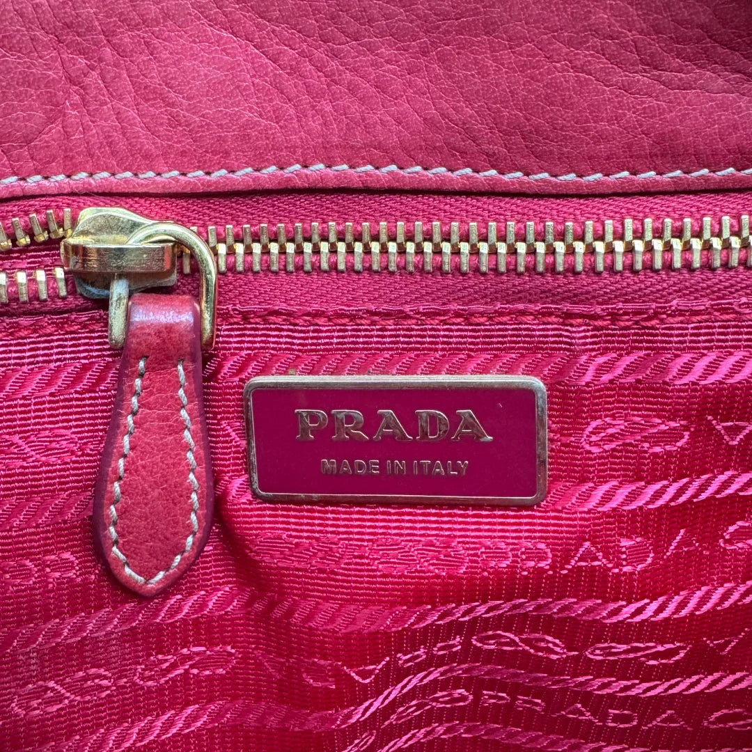 https://cdn.shopify.com/s/files/1/0564/9376/8855/files/Prada_Handtasche_Pocono_aus_Nylon_pink_second_hand_designer_handbag3400.webp?v=1757505483
