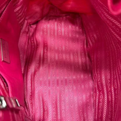 https://cdn.shopify.com/s/files/1/0564/9376/8855/files/Prada_Handtasche_Pocono_aus_Nylon_pink_vintage_handbag8843.webp?v=1760007618