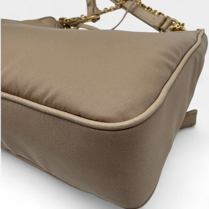 https://cdn.shopify.com/s/files/1/0564/9376/8855/files/Prada_Handtasche_Re-Nylon_Strauss_beige_handbag5051.webp?v=1761264093