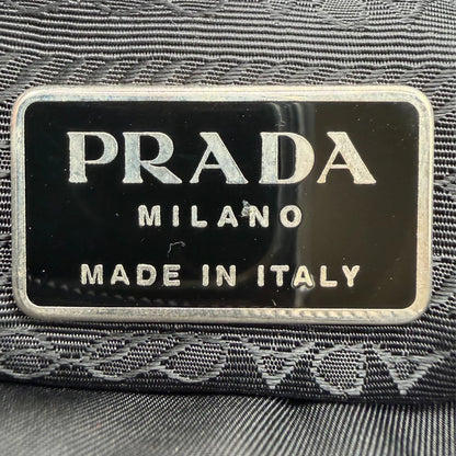 https://cdn.shopify.com/s/files/1/0564/9376/8855/files/Prada_Handtasche_Shopper_aus_Nylon_schwarz_vintage0179.webp?v=1760696718