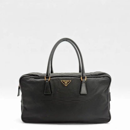 https://cdn.shopify.com/s/files/1/0564/9376/8855/files/Prada_Handtasche_aus_Nylon_schwarz_vintage_handbag5181.webp?v=1765381269