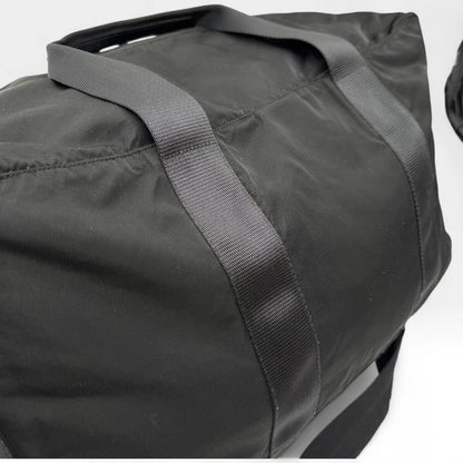 https://cdn.shopify.com/s/files/1/0564/9376/8855/files/Prada_Reisetasche_50_aus_Nylon_schwarz_vintage_dufflebag5164.webp?v=1761262442