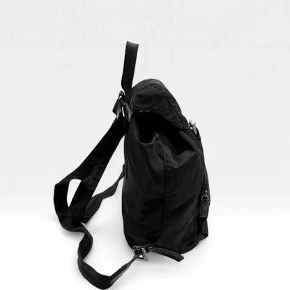 https://cdn.shopify.com/s/files/1/0564/9376/8855/files/Prada_Rucksack_mit_Schnalle_aus_Nylon_schwarz_second_hand_designer_backpack3155.webp?v=1753348302