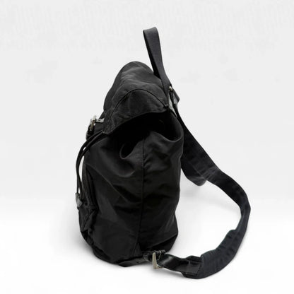 https://cdn.shopify.com/s/files/1/0564/9376/8855/files/Prada_Rucksack_mit_Schnalle_aus_Nylon_schwarz_second_hand_designer_backpack3156.webp?v=1753348302