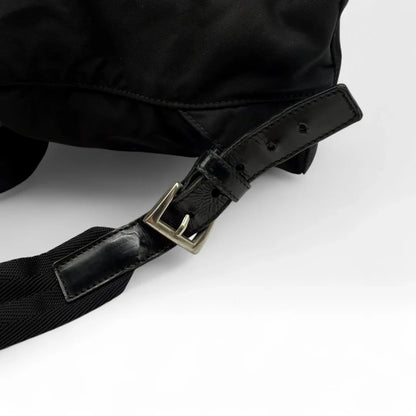 https://cdn.shopify.com/s/files/1/0564/9376/8855/files/Prada_Rucksack_mit_Schnalle_aus_Nylon_schwarz_second_hand_designer_backpack3166.webp?v=1753348225
