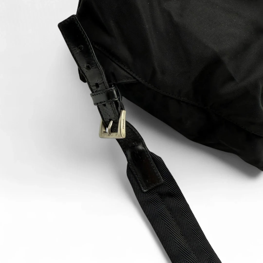 https://cdn.shopify.com/s/files/1/0564/9376/8855/files/Prada_Rucksack_mit_Schnalle_aus_Nylon_schwarz_second_hand_designer_backpack3167.webp?v=1753348226