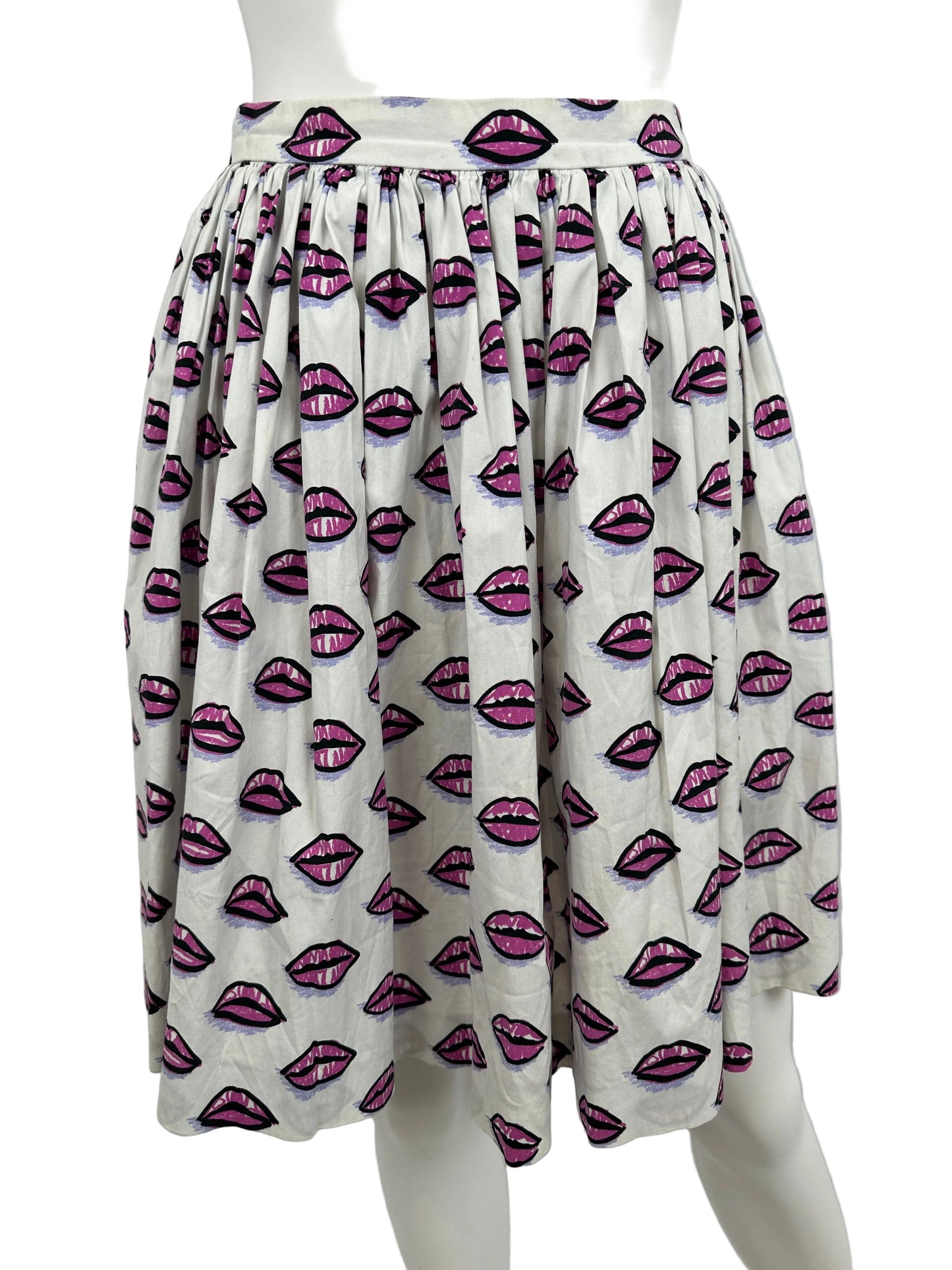 https://cdn.shopify.com/s/files/1/0900/2729/5066/files/Prada_S_S_2017_Lips_Skirt.jpg?v=1771346446