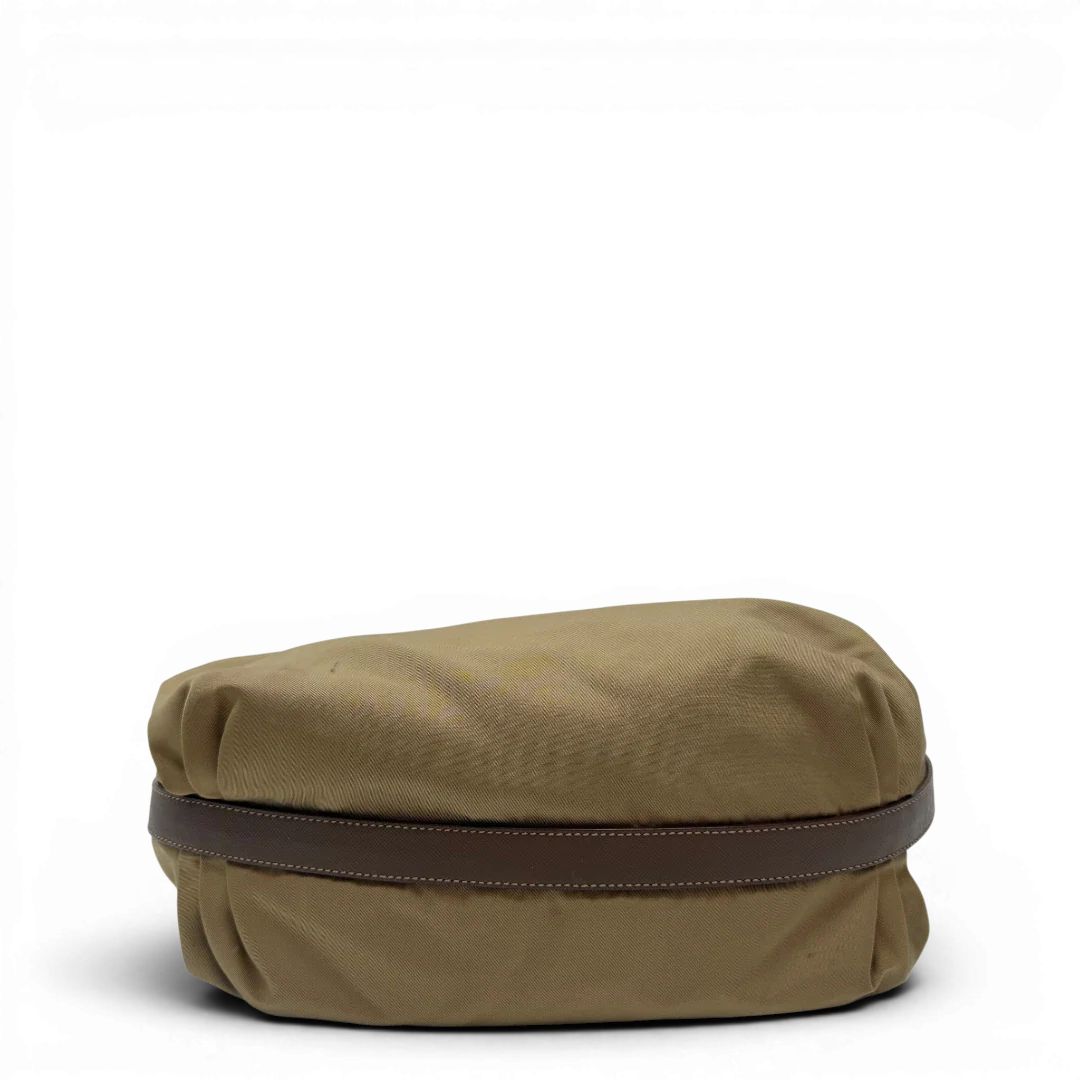 https://cdn.shopify.com/s/files/1/0564/9376/8855/files/Prada_Schultertasche_Hobo_Croissant_aus_Nylon_beige_vintage7737.webp?v=1780487479