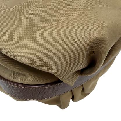 https://cdn.shopify.com/s/files/1/0564/9376/8855/files/Prada_Schultertasche_Hobo_Croissant_aus_Nylon_beige_vintage7738.webp?v=1780487479