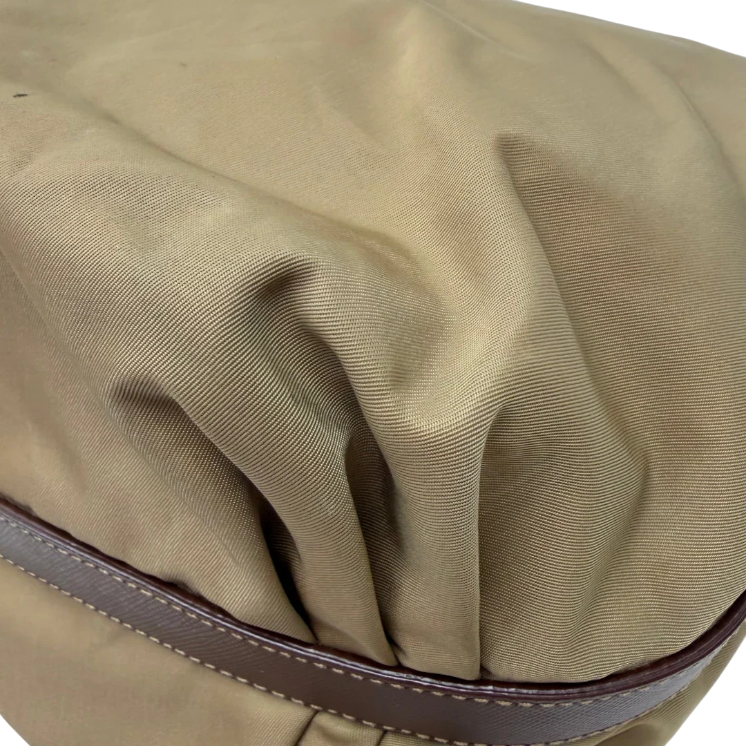 https://cdn.shopify.com/s/files/1/0564/9376/8855/files/Prada_Schultertasche_Hobo_Croissant_aus_Nylon_beige_vintage7740.webp?v=1780487479