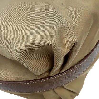 https://cdn.shopify.com/s/files/1/0564/9376/8855/files/Prada_Schultertasche_Hobo_Croissant_aus_Nylon_beige_vintage7741.webp?v=1780487479