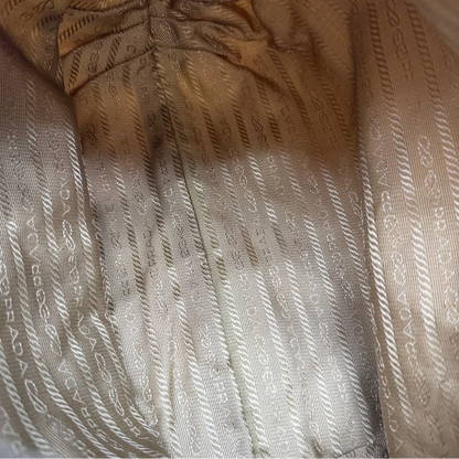 https://cdn.shopify.com/s/files/1/0564/9376/8855/files/Prada_Schultertasche_Hobo_Croissant_aus_Nylon_beige_vintage7747.webp?v=1780487480