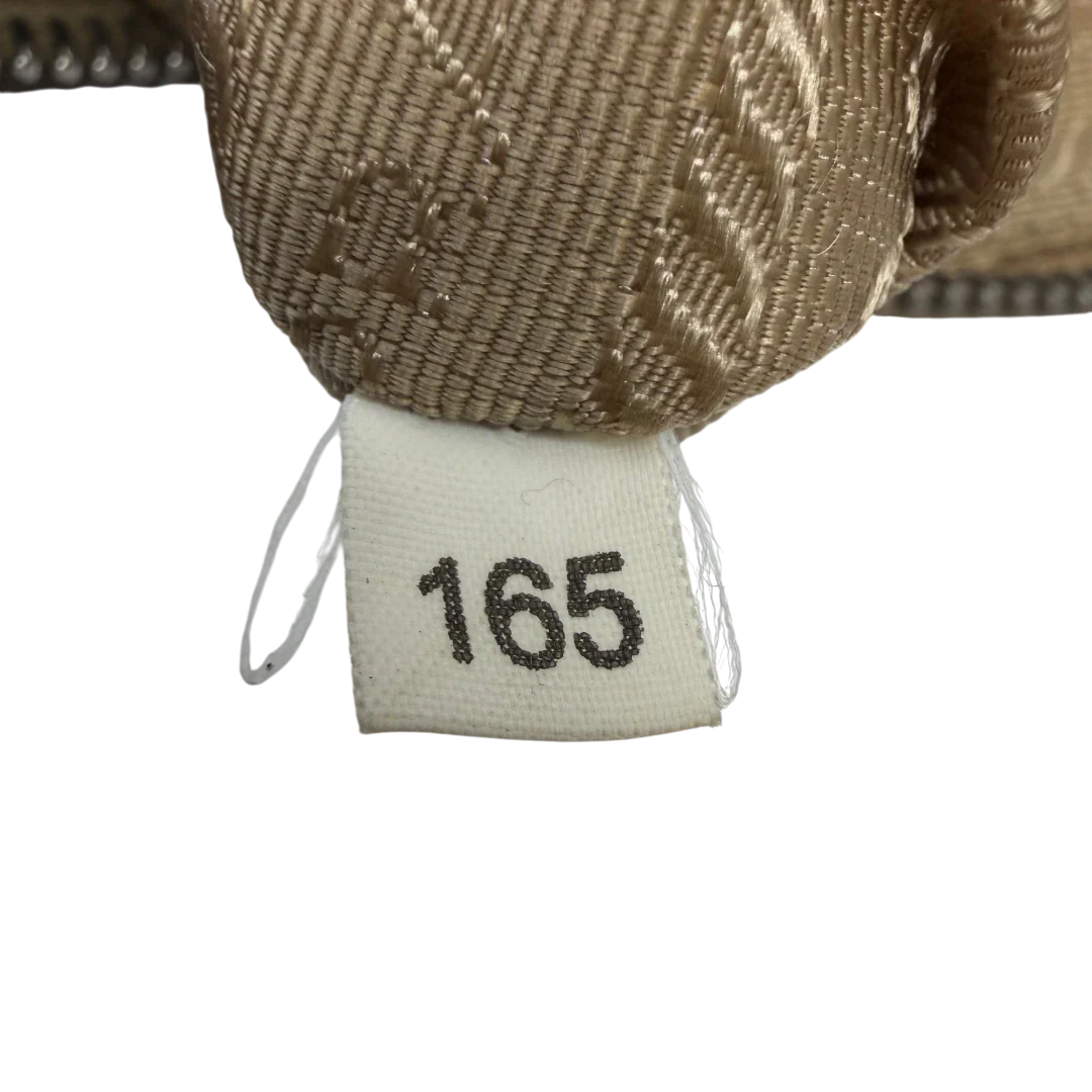 https://cdn.shopify.com/s/files/1/0564/9376/8855/files/Prada_Schultertasche_Hobo_Croissant_aus_Nylon_beige_vintage7749.webp?v=1780487479