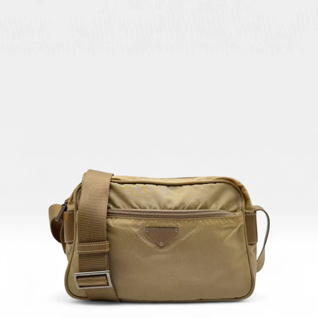 https://cdn.shopify.com/s/files/1/0564/9376/8855/files/Prada_Umhaengetasche_rechteckig_klein_aus_Nylon_beige_vintage_luxury_GG_crossbody1548.webp?v=1752696337