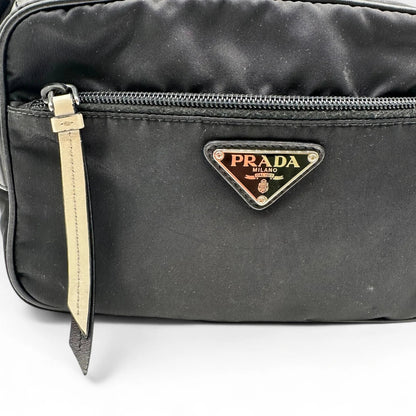 https://cdn.shopify.com/s/files/1/0564/9376/8855/files/Prada_Umhangetasche_AW18_mit_Nieten_aus_Nylon_schwarz_vintage_crossbody8180.webp?v=1758632895