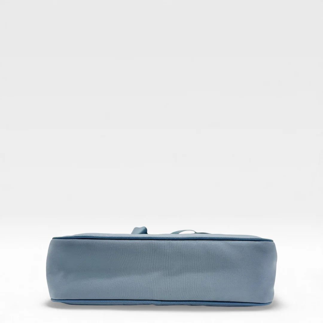 https://cdn.shopify.com/s/files/1/0564/9376/8855/files/Prada_Umhangetasche_Tessuto_Re-Nylon_2005_hellblau_crossbody_5831.webp?v=1765453661