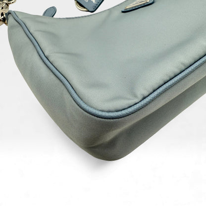 https://cdn.shopify.com/s/files/1/0564/9376/8855/files/Prada_Umhangetasche_Tessuto_Re-Nylon_2005_hellblau_crossbody_5833.webp?v=1765453661