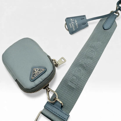 https://cdn.shopify.com/s/files/1/0564/9376/8855/files/Prada_Umhangetasche_Tessuto_Re-Nylon_2005_hellblau_crossbody_5837.webp?v=1765453661