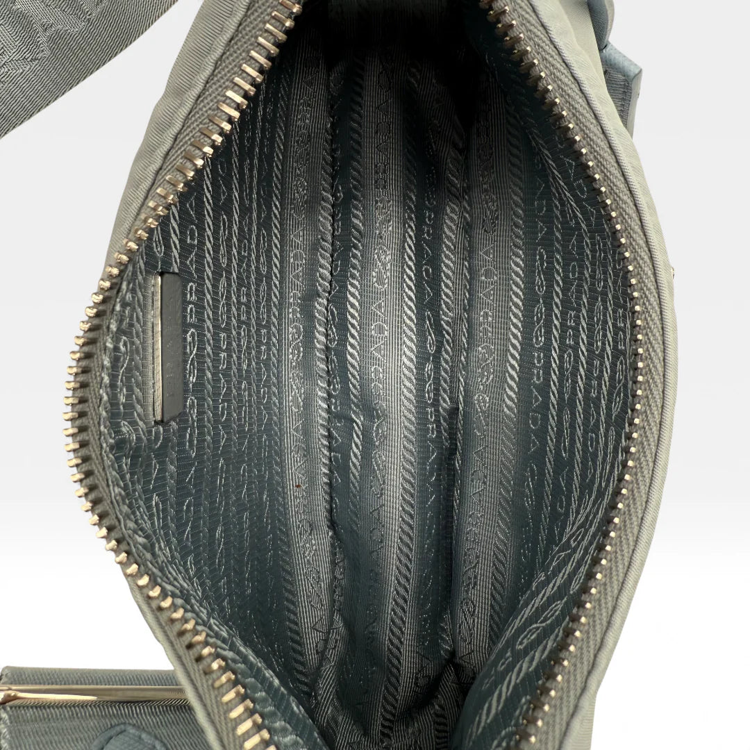 https://cdn.shopify.com/s/files/1/0564/9376/8855/files/Prada_Umhangetasche_Tessuto_Re-Nylon_2005_hellblau_crossbody_5840.webp?v=1765453661