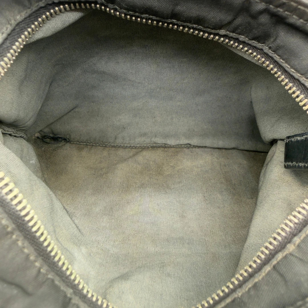 https://cdn.shopify.com/s/files/1/0564/9376/8855/files/Prada_Umhangetasche_basic_aus_Nylon_schwarz_12.webp?v=1782386019