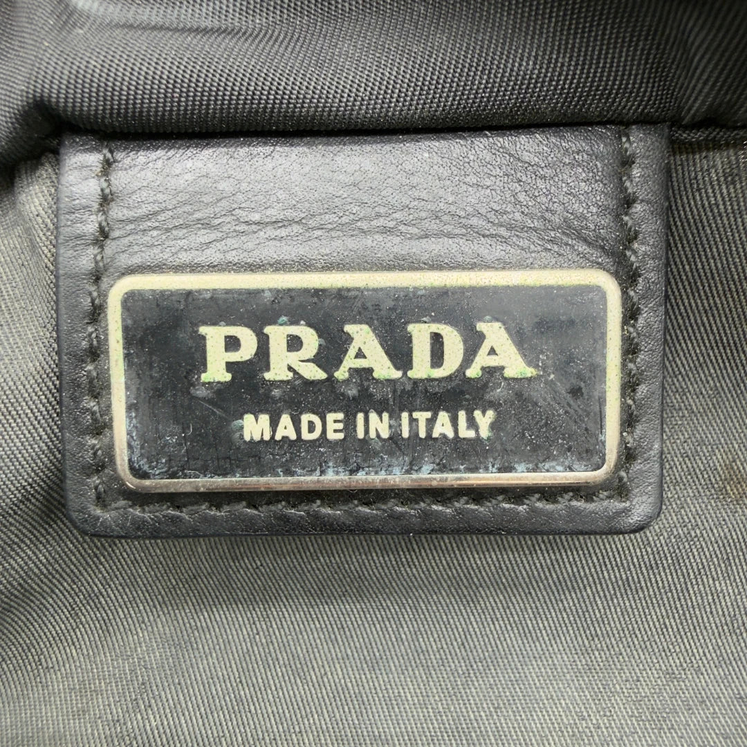 https://cdn.shopify.com/s/files/1/0564/9376/8855/files/Prada_Umhangetasche_basic_aus_Nylon_schwarz_13.webp?v=1782386019