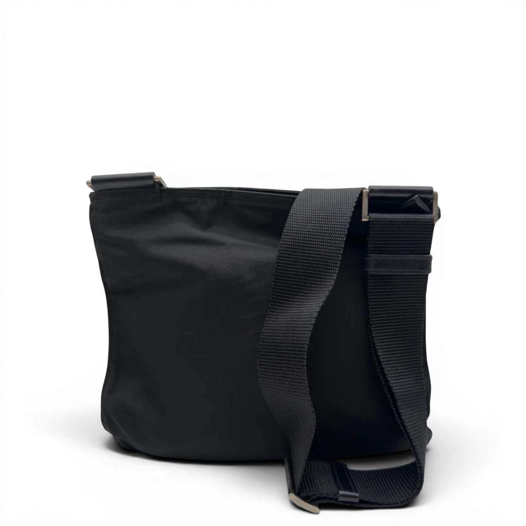 https://cdn.shopify.com/s/files/1/0564/9376/8855/files/Prada_Umhangetasche_basic_aus_Nylon_schwarz_2.webp?v=1782386018