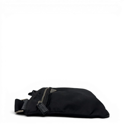 https://cdn.shopify.com/s/files/1/0564/9376/8855/files/Prada_Umhangetasche_basic_aus_Nylon_schwarz_4.webp?v=1782386018