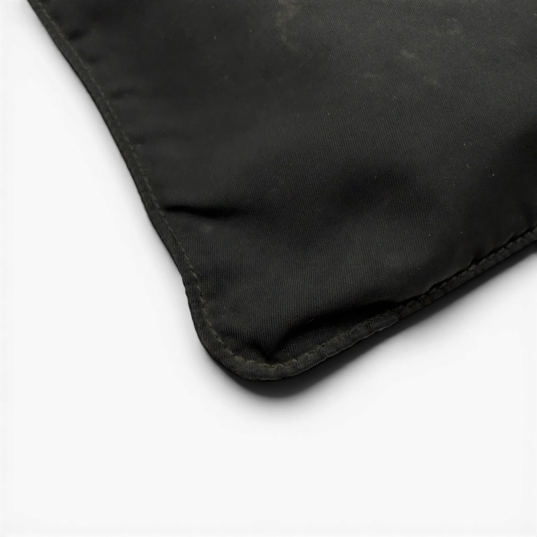 https://cdn.shopify.com/s/files/1/0564/9376/8855/files/Prada_Umhangetasche_basic_aus_Nylon_schwarz_6.webp?v=1782386018
