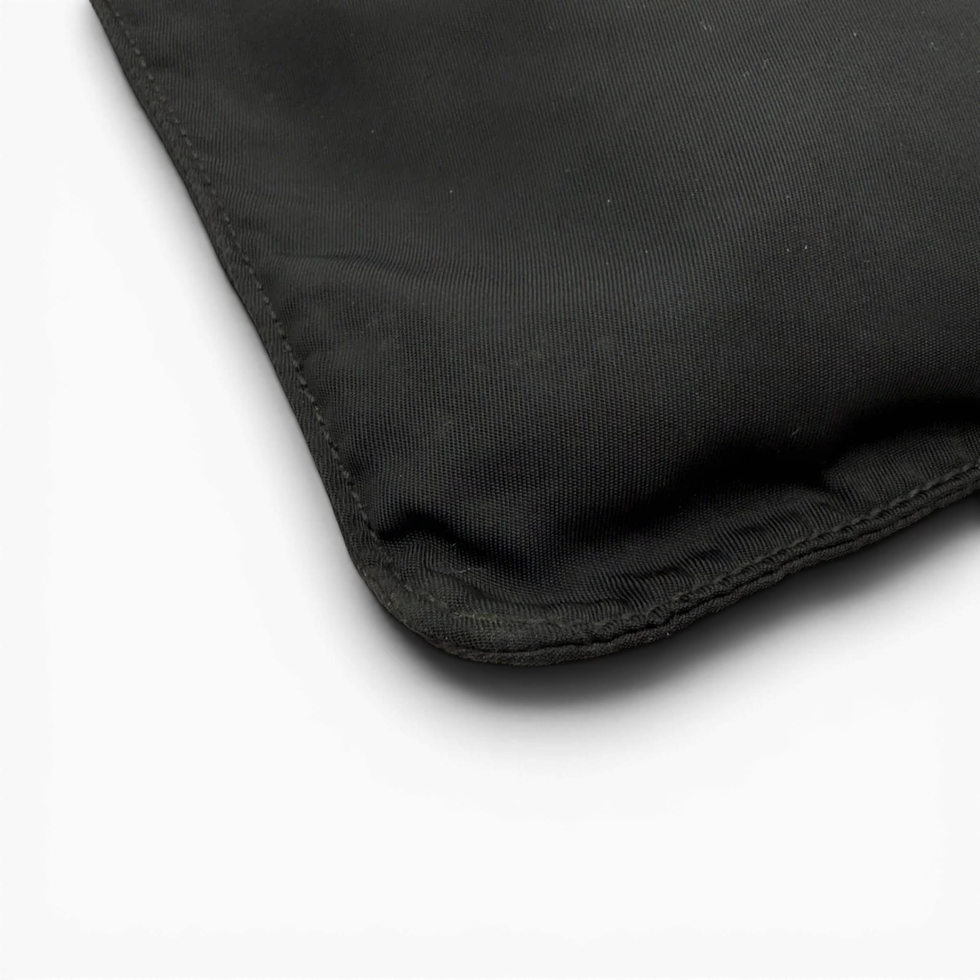 https://cdn.shopify.com/s/files/1/0564/9376/8855/files/Prada_Umhangetasche_basic_aus_Nylon_schwarz_8.webp?v=1782386019