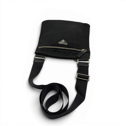 https://cdn.shopify.com/s/files/1/0564/9376/8855/files/Prada_Umhangetasche_basic_aus_Nylon_schwarz_9.webp?v=1782386018