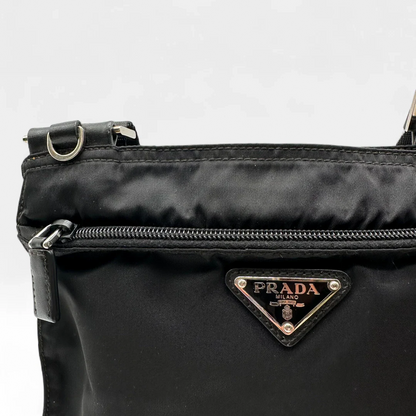https://cdn.shopify.com/s/files/1/0564/9376/8855/files/Prada_Umhangetasche_basic_aus_Nylon_schwarz_vintage_crossbody8366.webp?v=1758892548