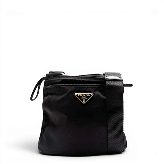 https://cdn.shopify.com/s/files/1/0564/9376/8855/files/Prada_Umhangetasche_basic_small_aus_Nylon_schwarz_vintage8282.webp?v=1781084673