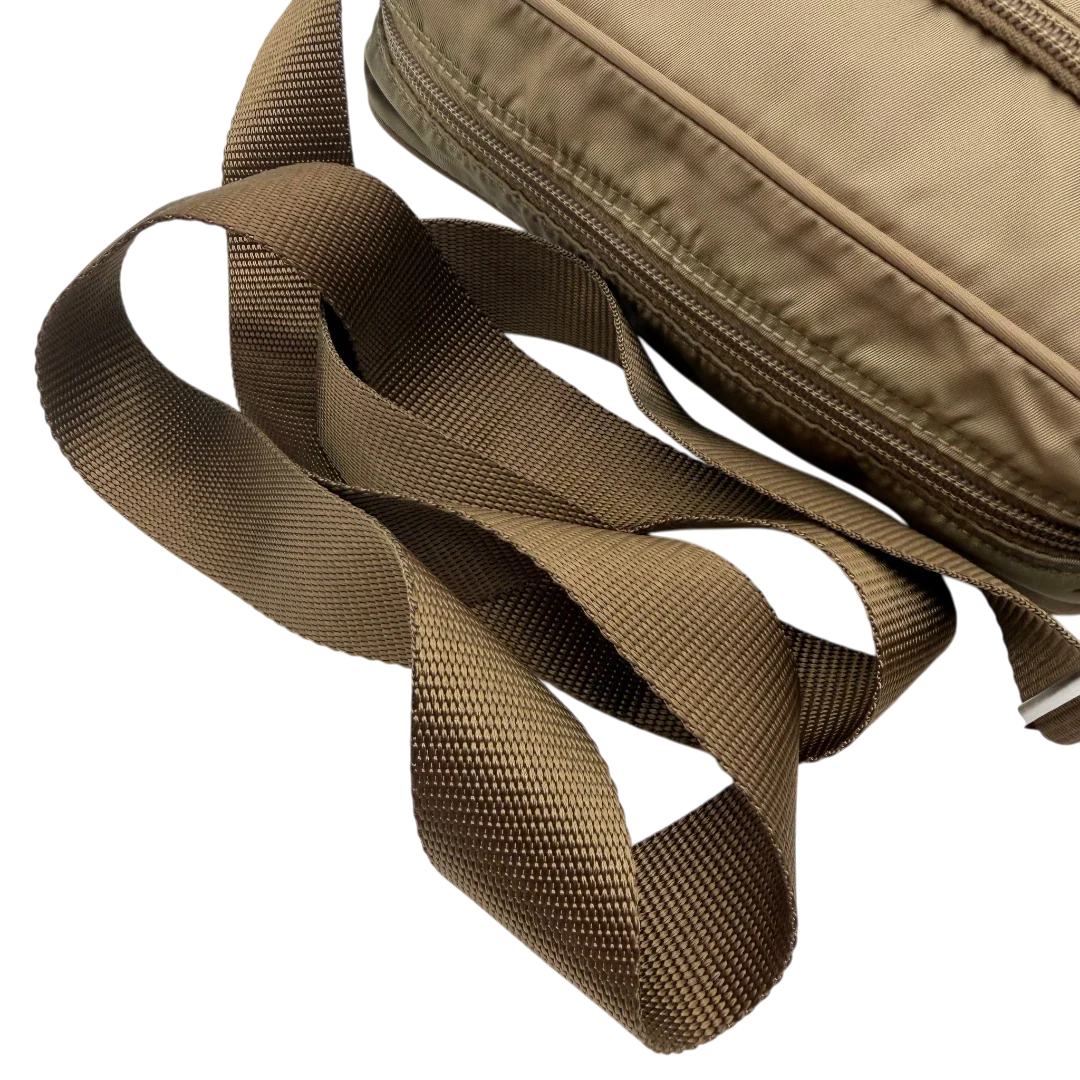 https://cdn.shopify.com/s/files/1/0564/9376/8855/files/Prada_Umhangetasche_rechteckig_small_aus_Nylon_hellbraun_10.webp?v=1782311805