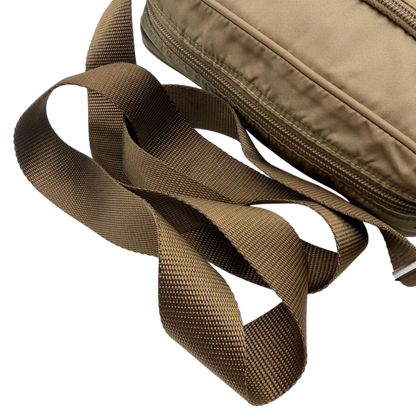 https://cdn.shopify.com/s/files/1/0564/9376/8855/files/Prada_Umhangetasche_rechteckig_small_aus_Nylon_hellbraun_10.webp?v=1782311805