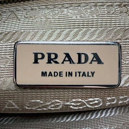 https://cdn.shopify.com/s/files/1/0564/9376/8855/files/Prada_Umhangetasche_rechteckig_small_aus_Nylon_hellbraun_15.webp?v=1782311805