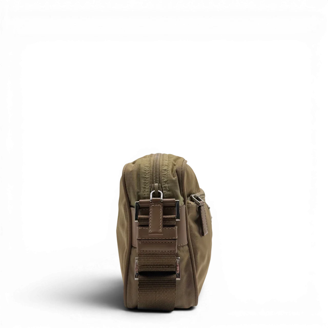https://cdn.shopify.com/s/files/1/0564/9376/8855/files/Prada_Umhangetasche_rechteckig_small_aus_Nylon_hellbraun_4.webp?v=1782311804