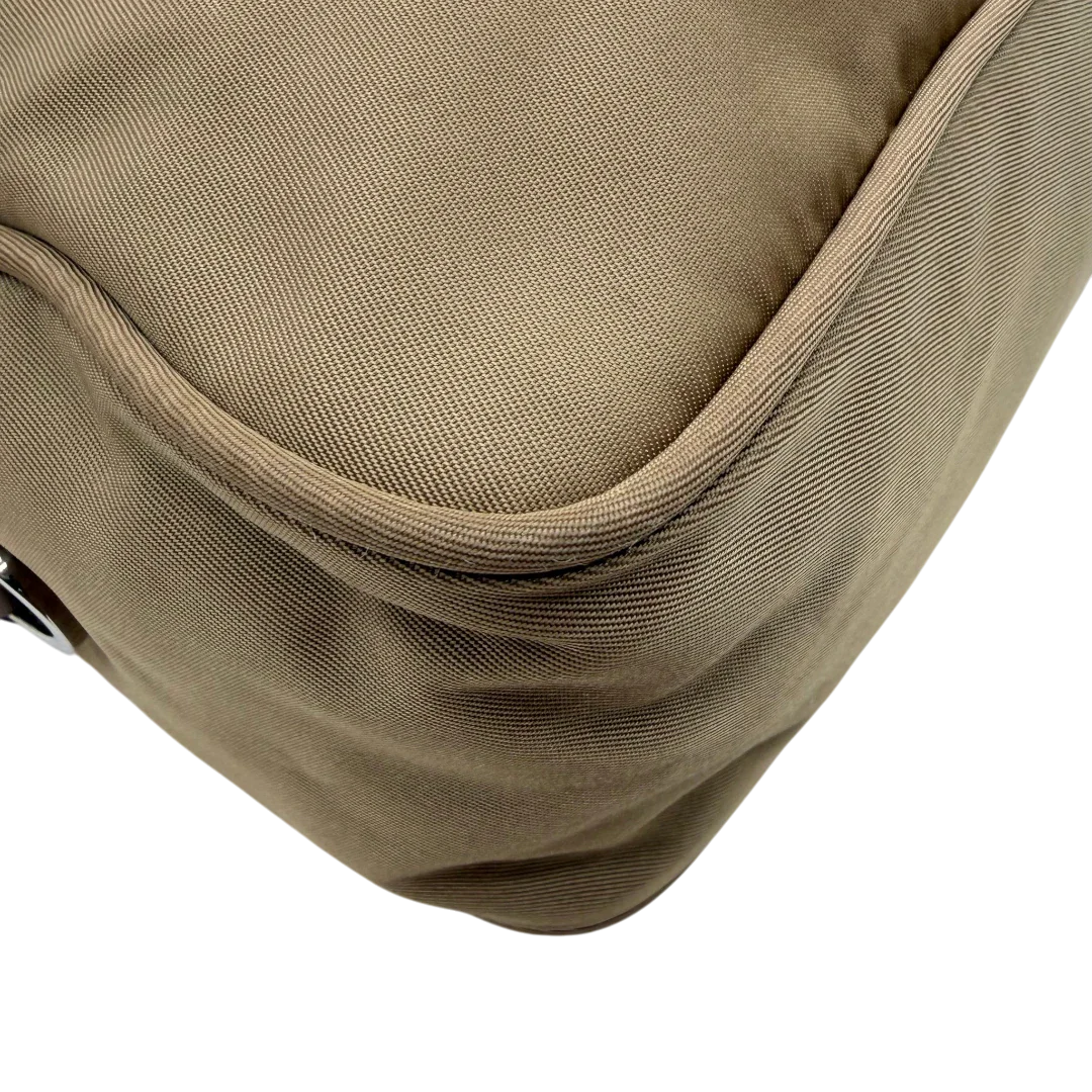 https://cdn.shopify.com/s/files/1/0564/9376/8855/files/Prada_Umhangetasche_rechteckig_small_aus_Nylon_hellbraun_7.webp?v=1782311805