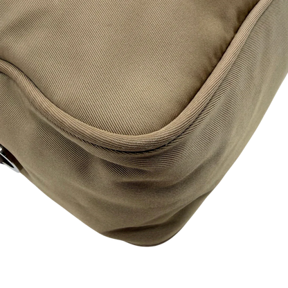 https://cdn.shopify.com/s/files/1/0564/9376/8855/files/Prada_Umhangetasche_rechteckig_small_aus_Nylon_hellbraun_7.webp?v=1782311805