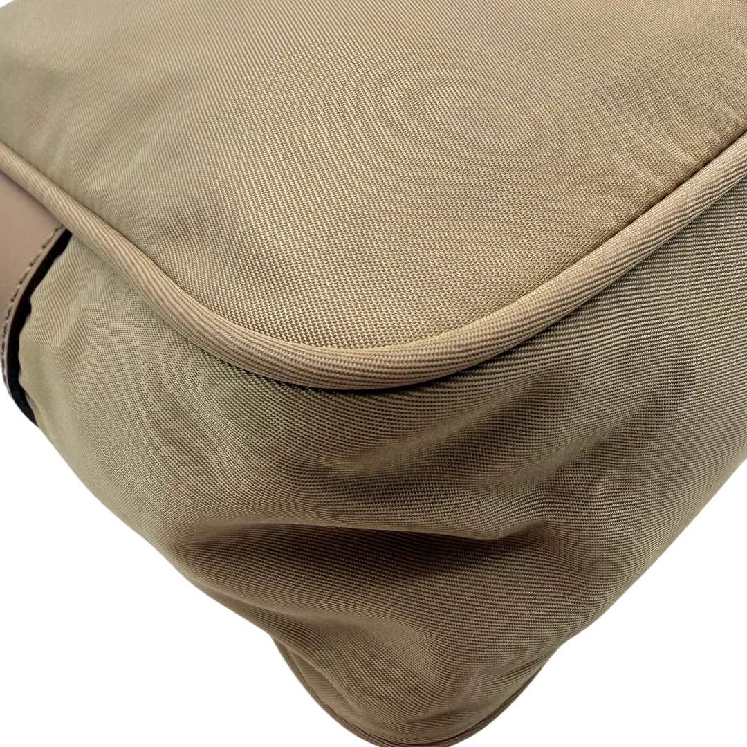 https://cdn.shopify.com/s/files/1/0564/9376/8855/files/Prada_Umhangetasche_rechteckig_small_aus_Nylon_hellbraun_9.webp?v=1782311805