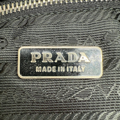 https://cdn.shopify.com/s/files/1/0564/9376/8855/files/Prada__Handtasche__aus__Nylon__rot__vintage__designer__handbag6878.webp?v=1749059815