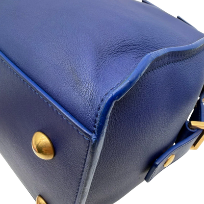 https://cdn.shopify.com/s/files/1/0564/9376/8855/files/Saint_Laurent_Handtasche_Cabbas_mit_Umhangegurt_aus_Leder_blau_vintage2607.webp?v=1773312218
