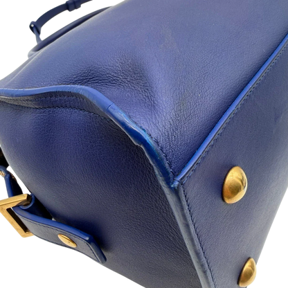 https://cdn.shopify.com/s/files/1/0564/9376/8855/files/Saint_Laurent_Handtasche_Cabbas_mit_Umhangegurt_aus_Leder_blau_vintage2610.webp?v=1773312218